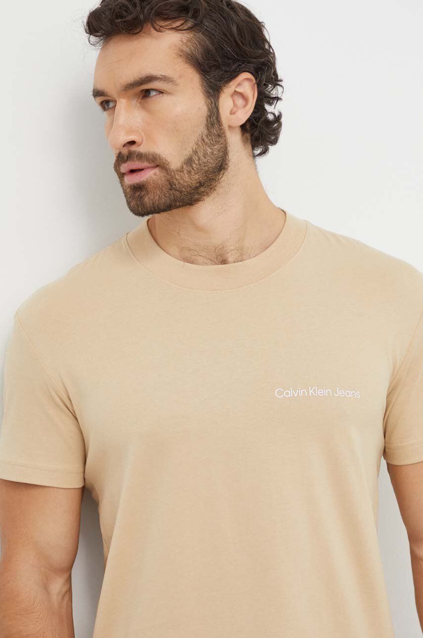 Levně Bavlněné tričko Calvin Klein Jeans béžová barva, s potiskem, J30J324671