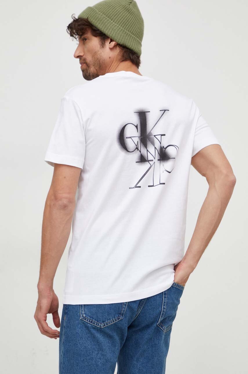 

Памучна тениска Calvin Klein Jeans в бяло с принт J30J324646, Бял