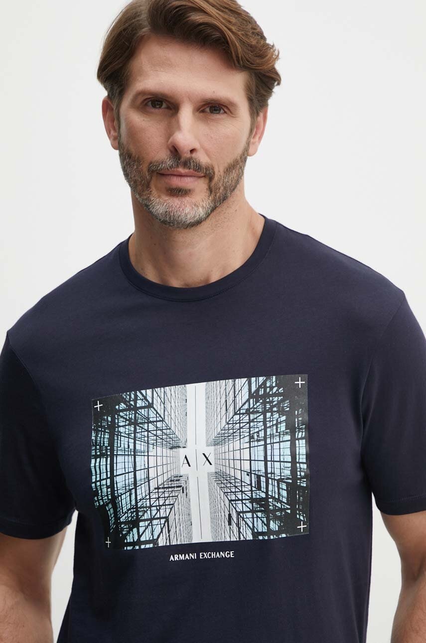 

Памучна тениска Armani Exchange в тъмносиньо с принт, Тъмносин