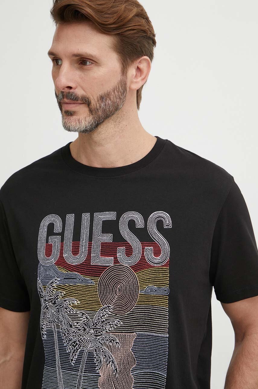 

Памучна тениска Guess в черно с апликация M4GI15 I3Z14, Черен