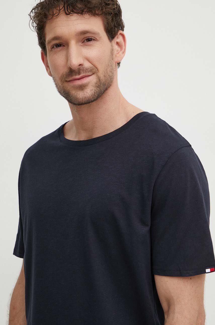 

Тениска с лен Tommy Hilfiger в тъмносиньо с изчистен дизайн UM0UM03226, Тъмносин