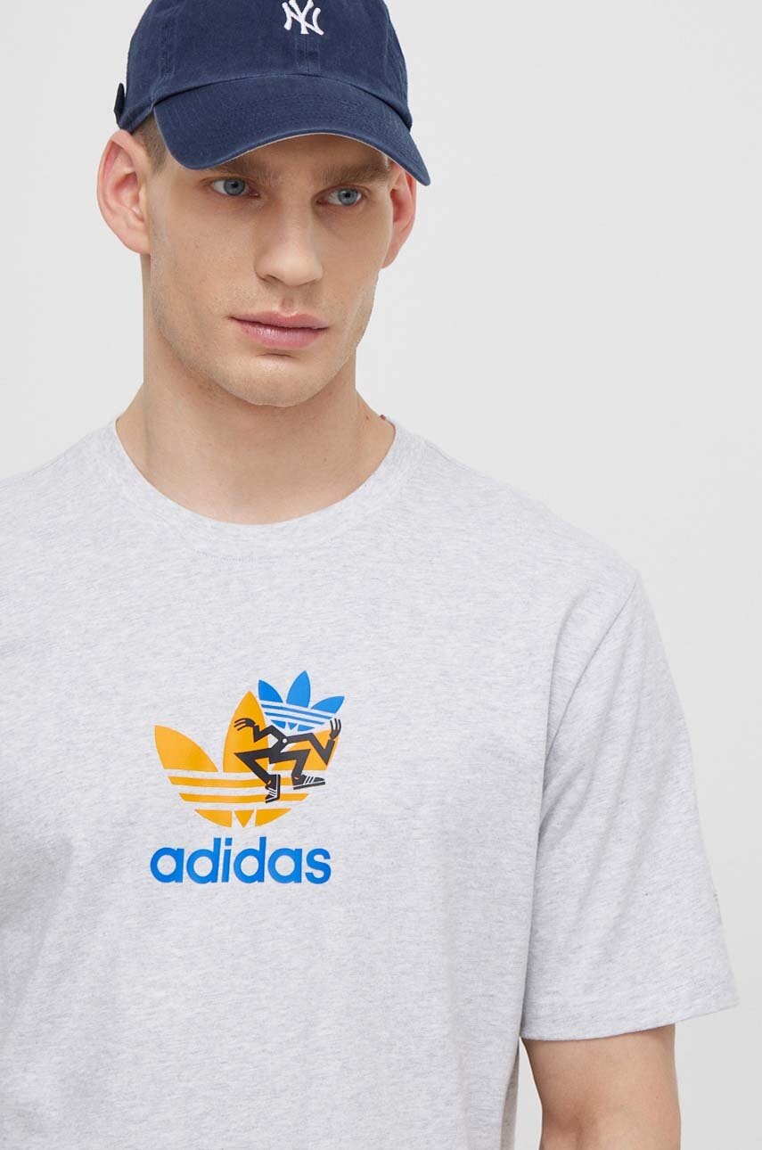 Βαμβακερό μπλουζάκι adidas Originals ανδρικό, χρώμα: γκρι, IS2912 φωτογραφία