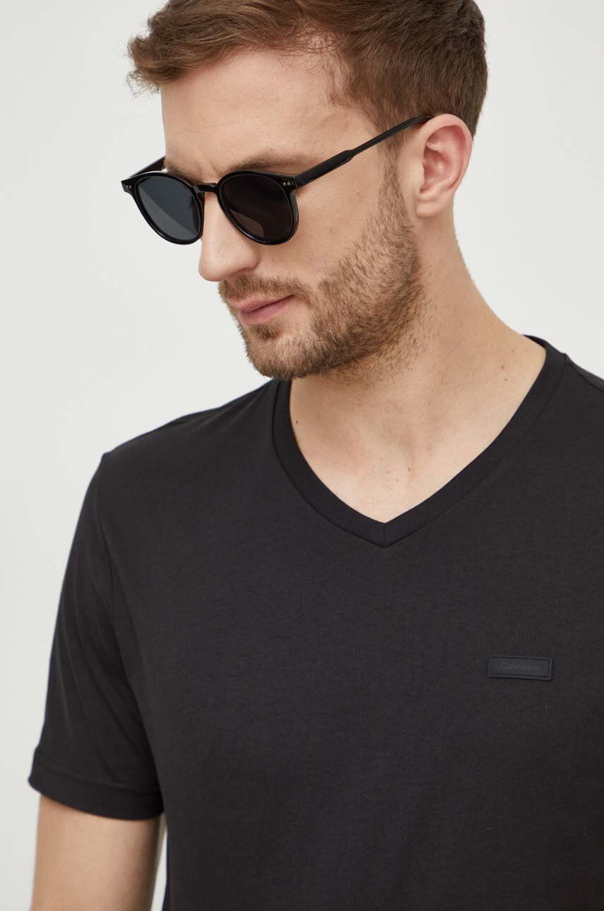 Levně Bavlněné tričko Calvin Klein černá barva, K10K112507