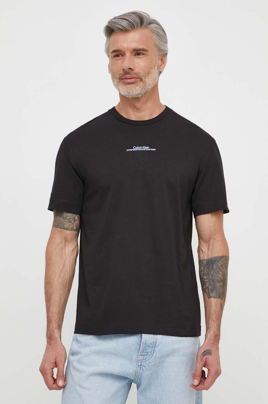 

Памучна тениска Calvin Klein в черно с принт K10K112486, Черен