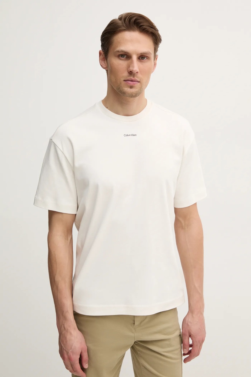 

Памучна тениска Calvin Klein в бежово с изчистен дизайн K10K112487, Бежов