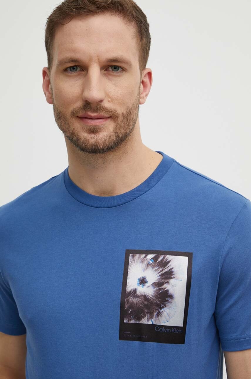 Levně Bavlněné tričko Calvin Klein s potiskem, K10K112492