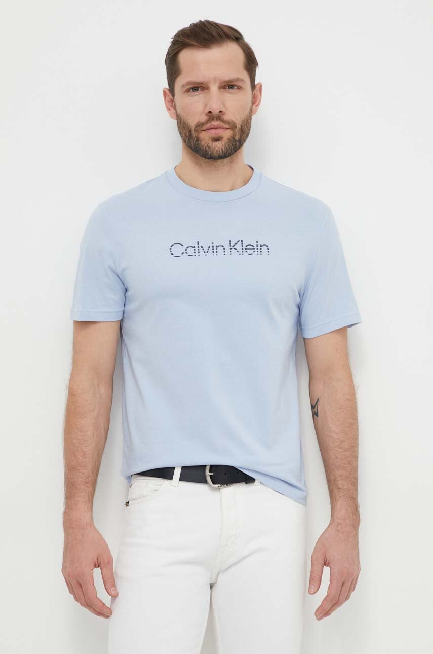 

Памучна тениска Calvin Klein в синьо с принт K10K112501, Син