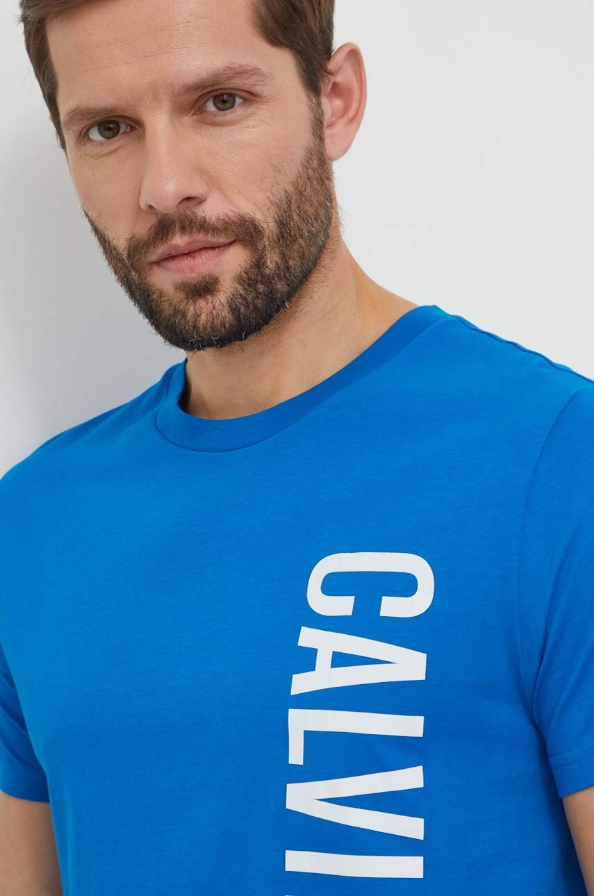 

Памучна тениска Calvin Klein в тюркоазено с принт KM0KM00998, Син