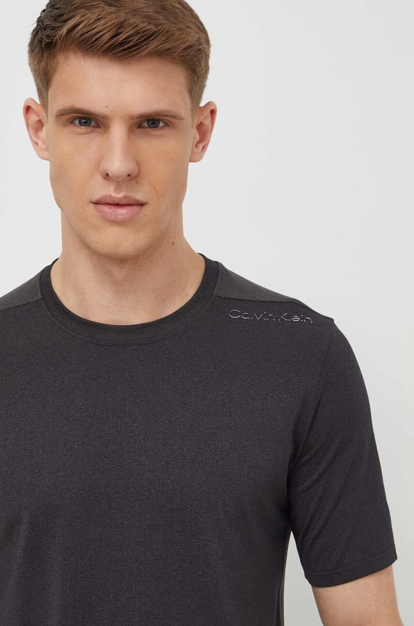 Μπλουζάκι προπόνησης Calvin Klein Performance χρώμα: μαύρο φωτογραφία