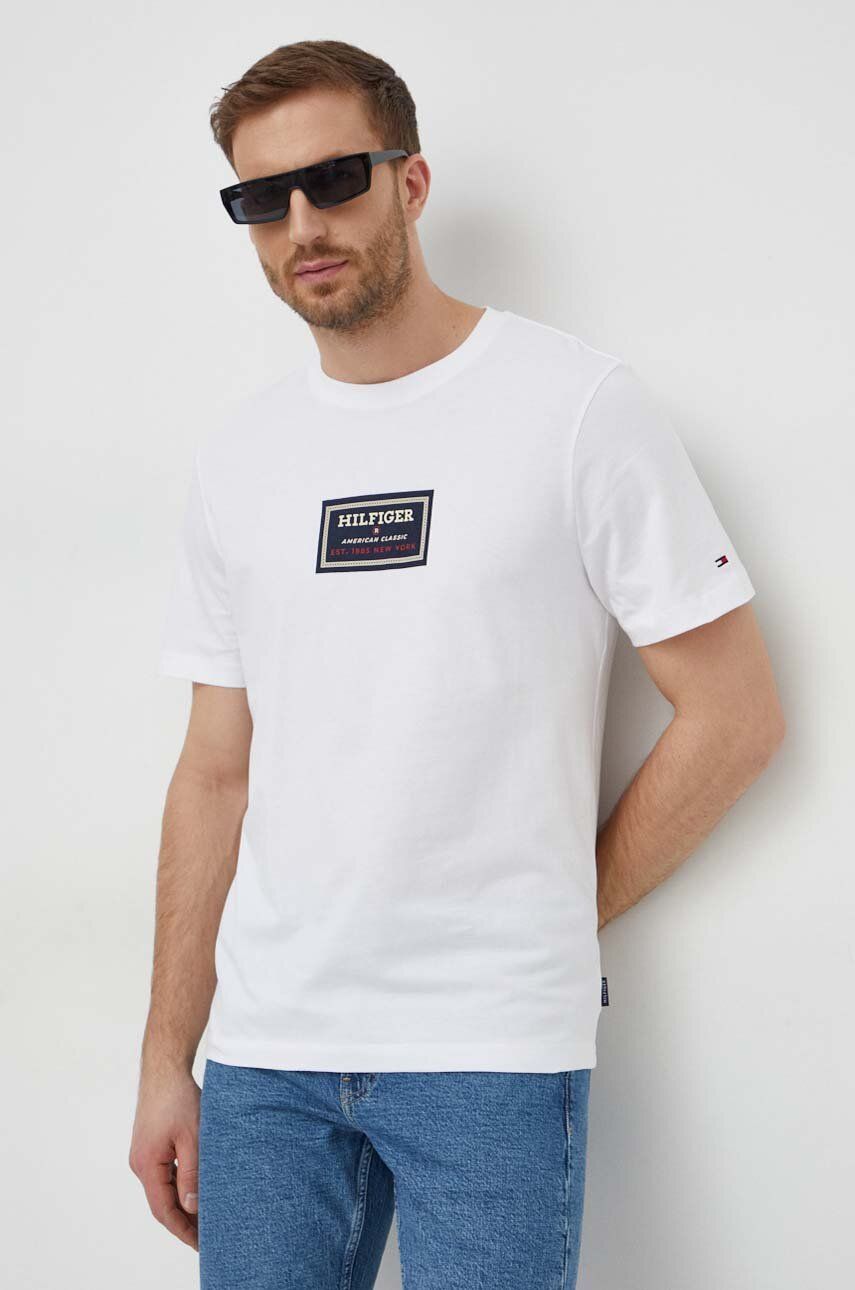 Levně Bavlněné tričko Tommy Hilfiger bílá barva, s potiskem