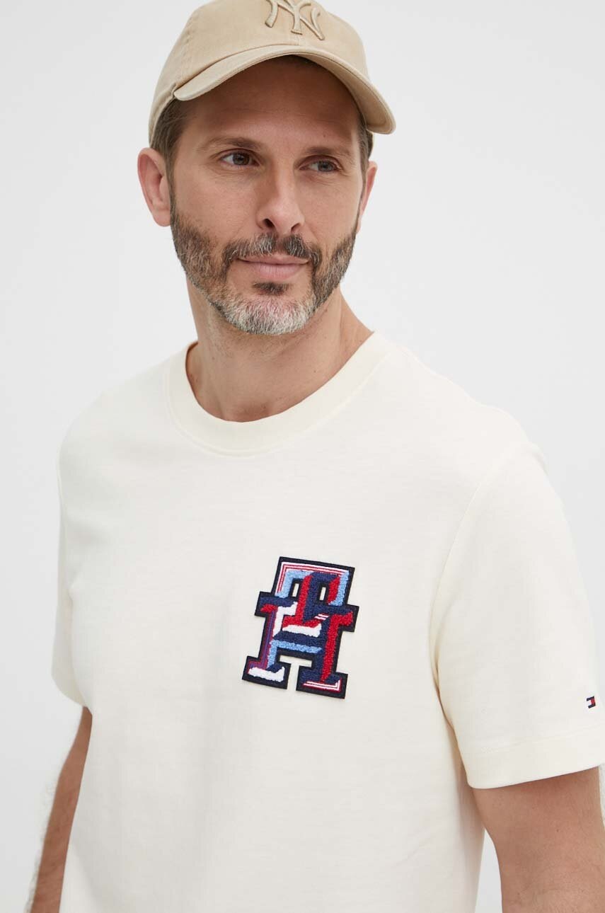 

Памучна тениска Tommy Hilfiger в бежово с апликация MW0MW34423, Бежов