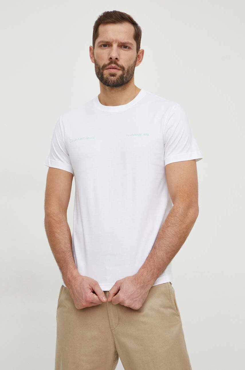 

Памучна тениска Calvin Klein Jeans в бяло с принт J30J325489, Бял