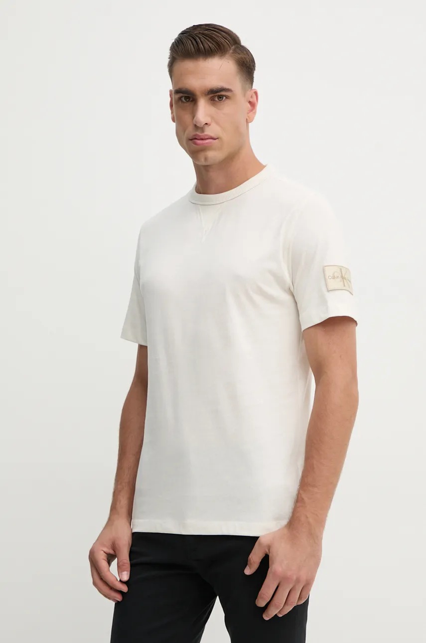 

Памучна тениска Calvin Klein Jeans в бежово с изчистен дизайн J30J323484, Бежов