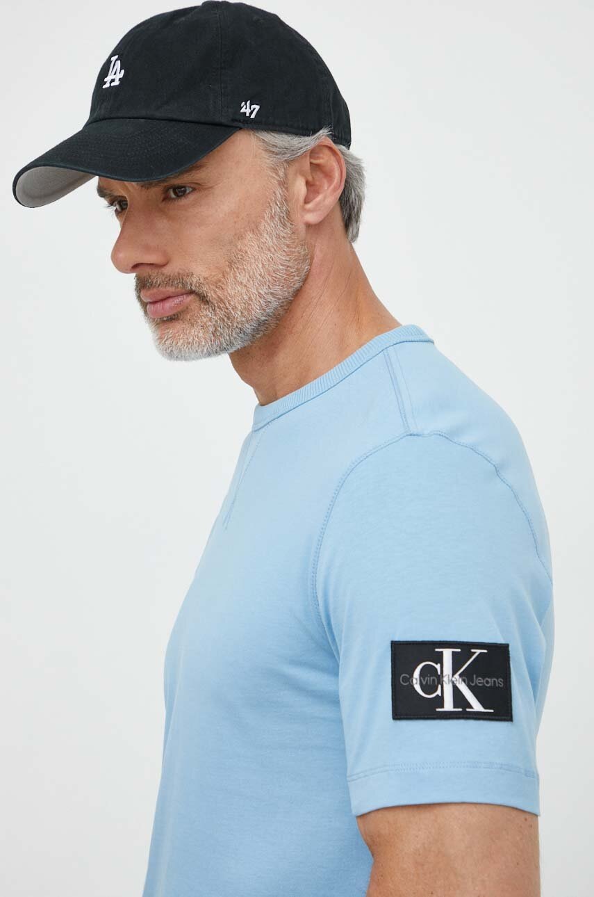 

Памучна тениска Calvin Klein Jeans в синьо с изчистен дизайн J30J323484, Син