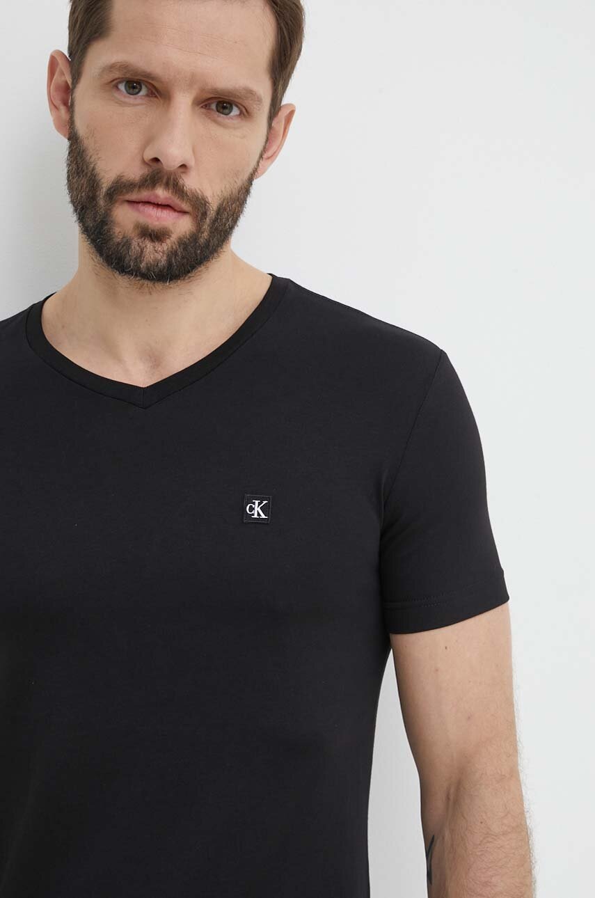 

Памучна тениска Calvin Klein Jeans в черно с изчистен дизайн J30J325212, Черен