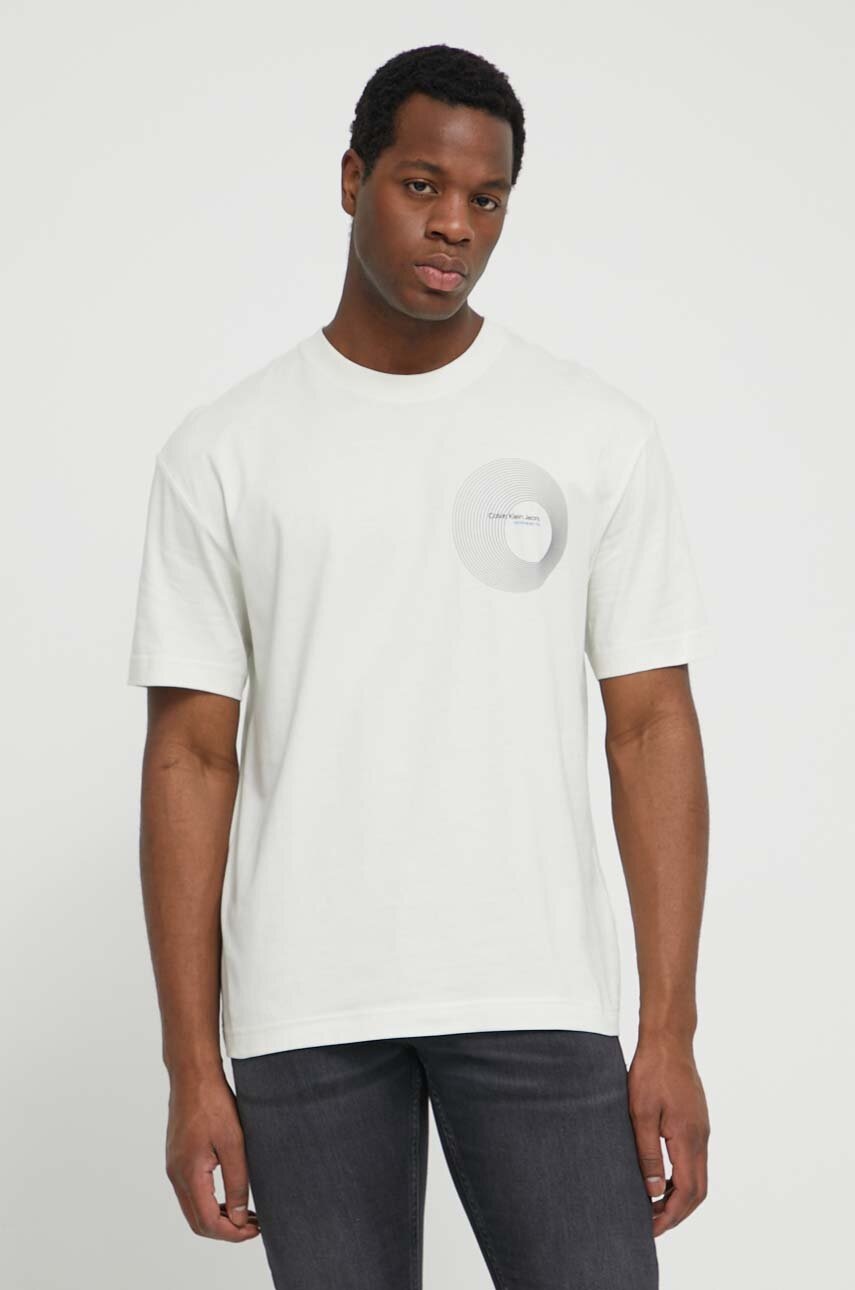

Памучна тениска Calvin Klein Jeans в зелено с принт J30J325200, Зелен