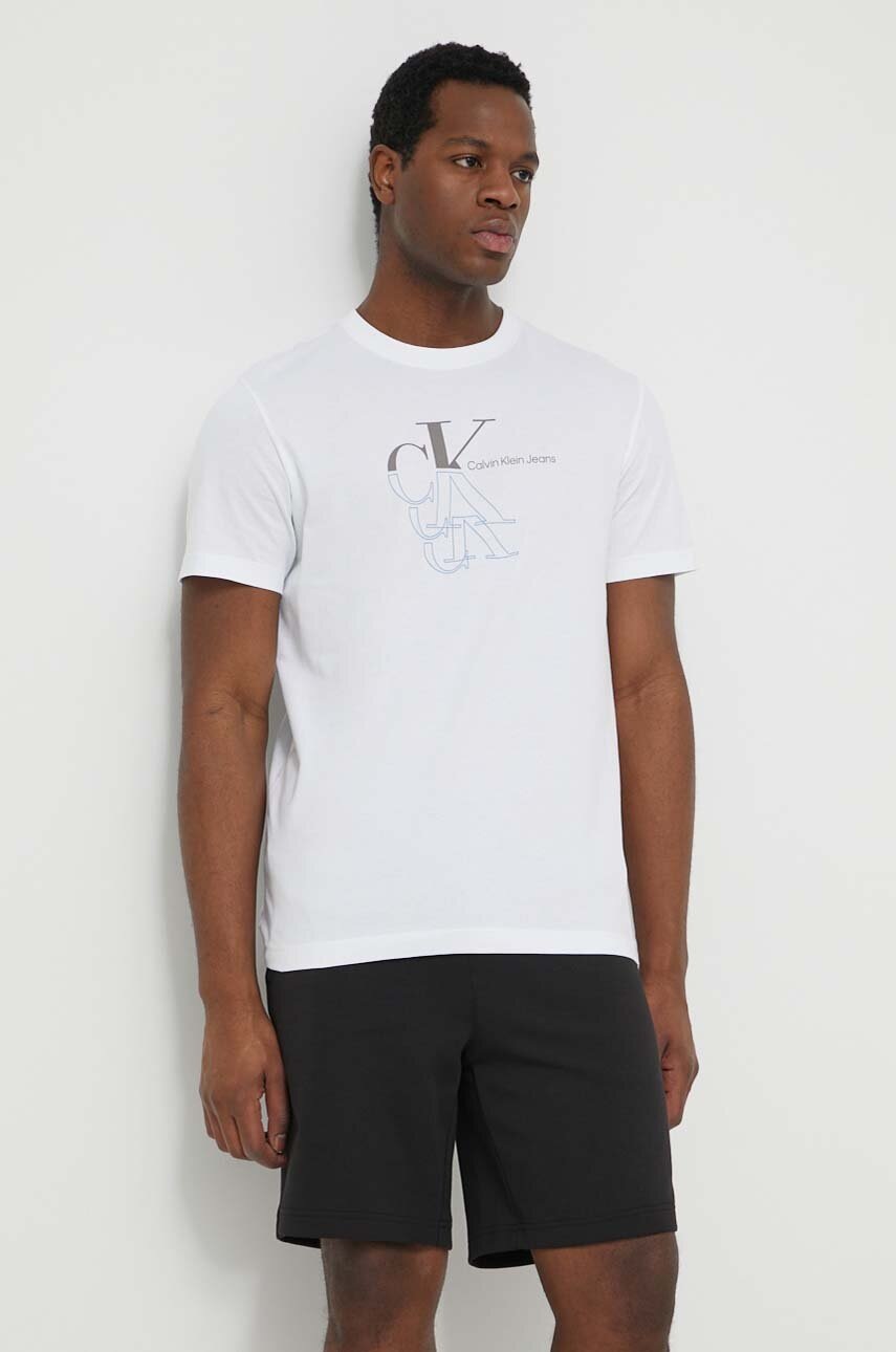 

Памучна тениска Calvin Klein Jeans в бяло с принт J30J325352, Бял