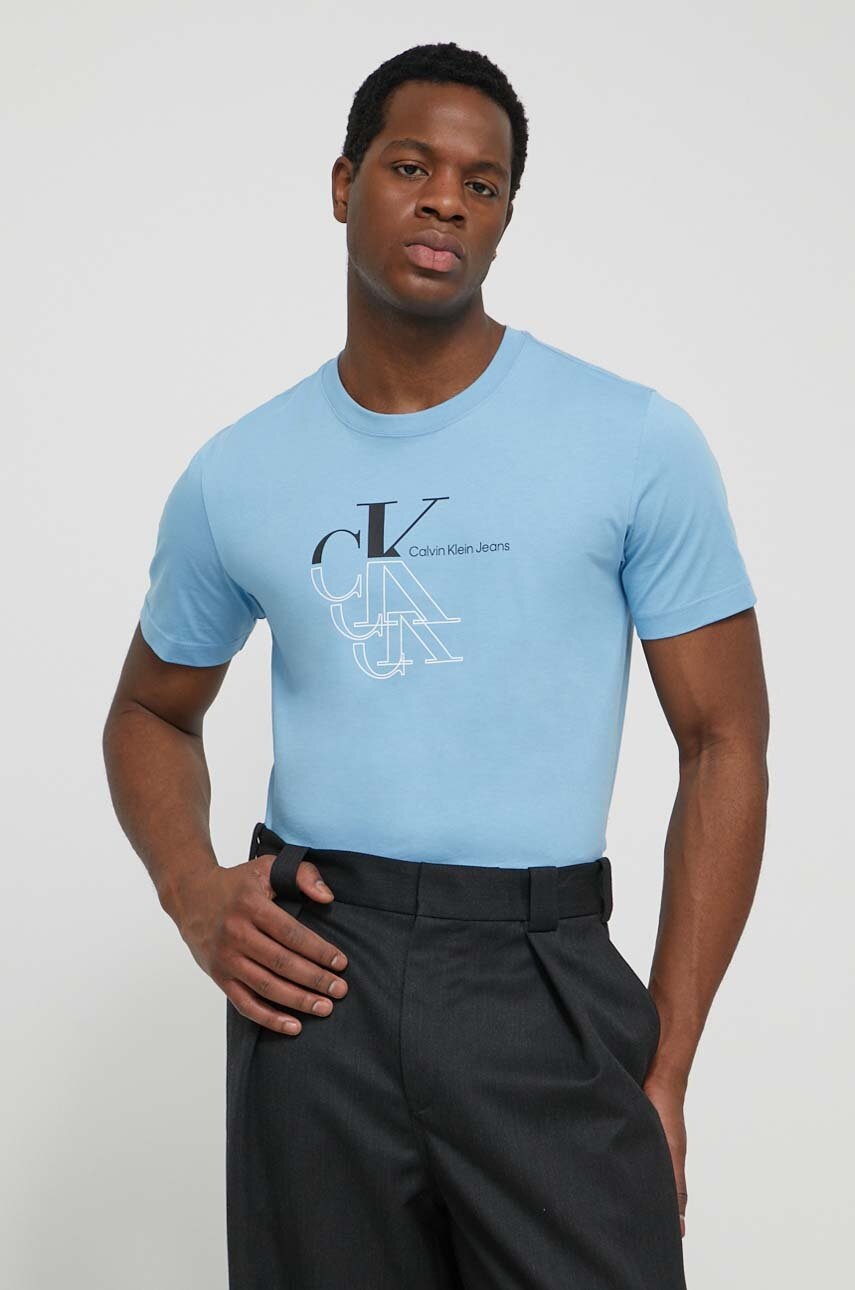 

Памучна тениска Calvin Klein Jeans в синьо с принт J30J325352, Син