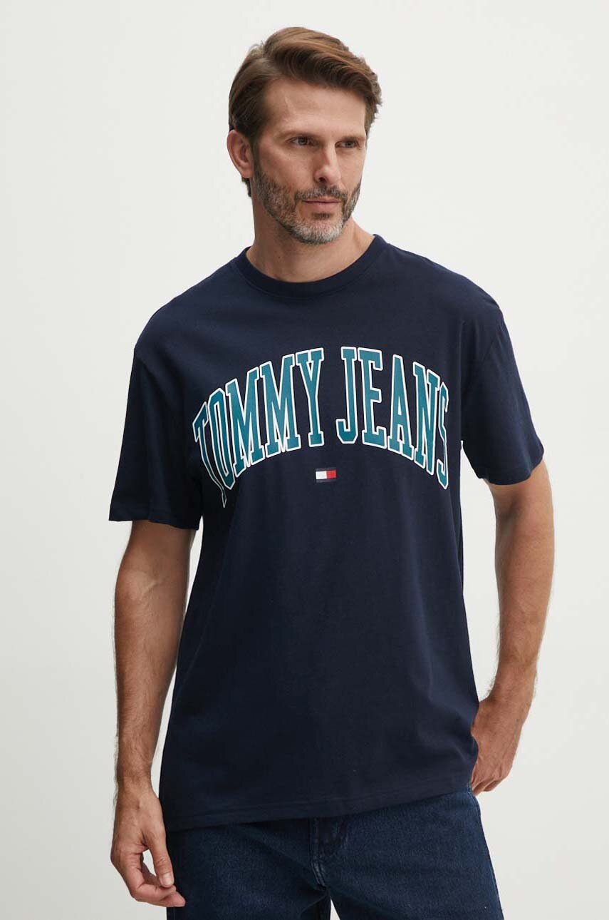 

Памучна тениска Tommy Jeans в тъмносиньо с принт DM0DM18558, Тъмносин