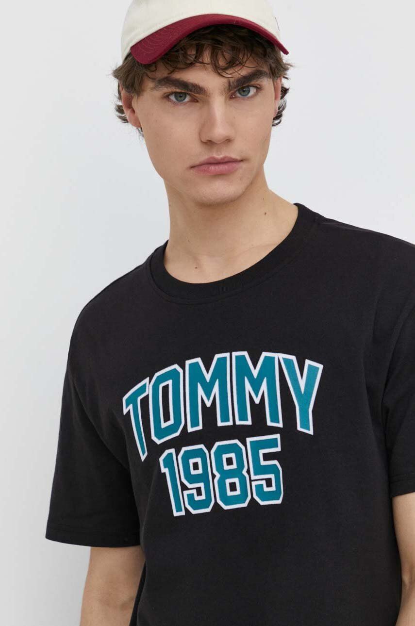 Tommy Jeans tricou din bumbac bărbați, culoarea negru, cu imprimeu, DM0DM18559