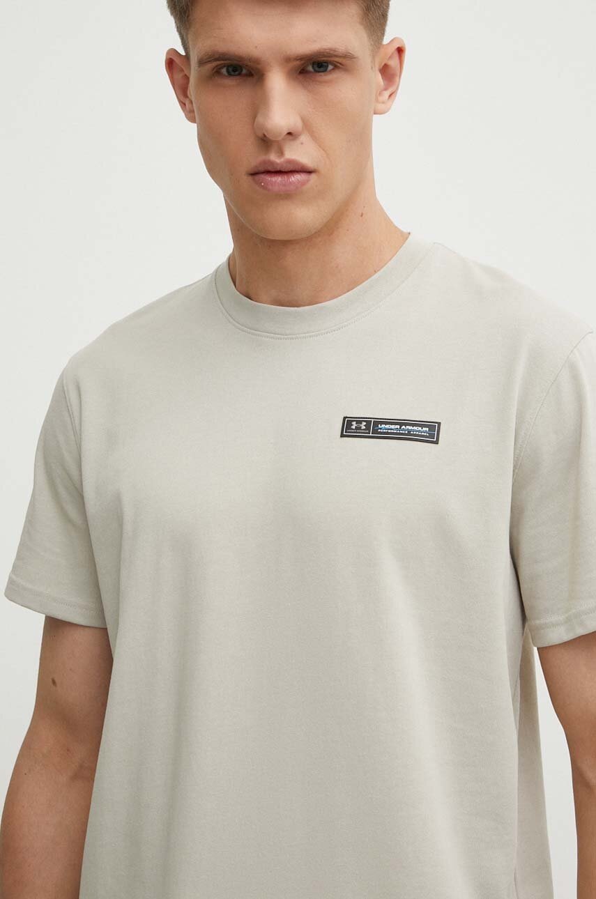 

Тениска Under Armour в бежово с апликация, Бежов