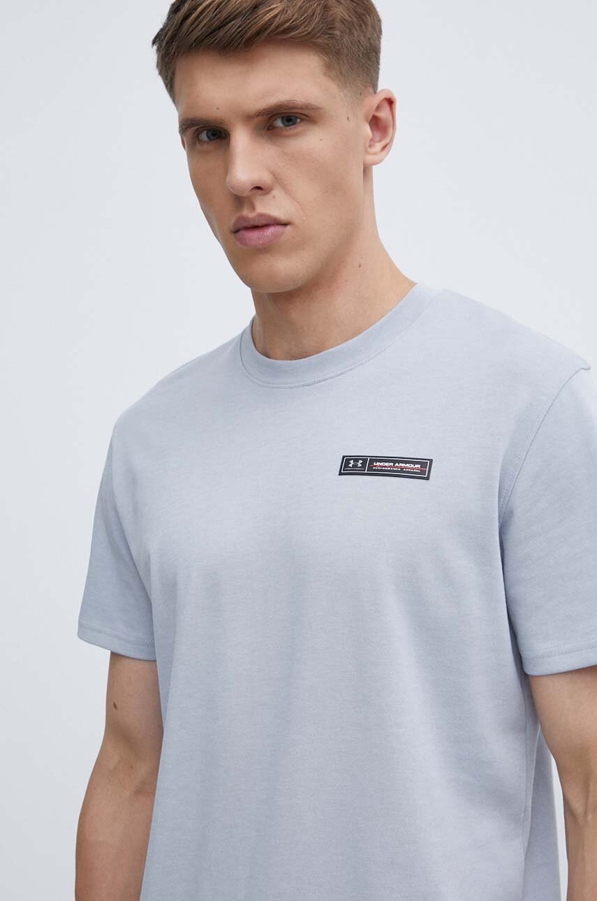 

Тениска Under Armour в сиво с апликация, Сив