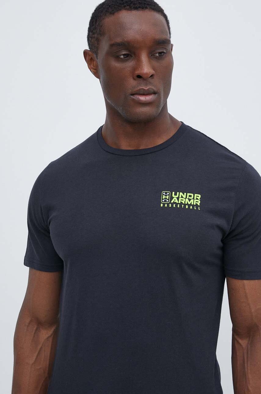

Тениска Under Armour в черно с принт, Черен