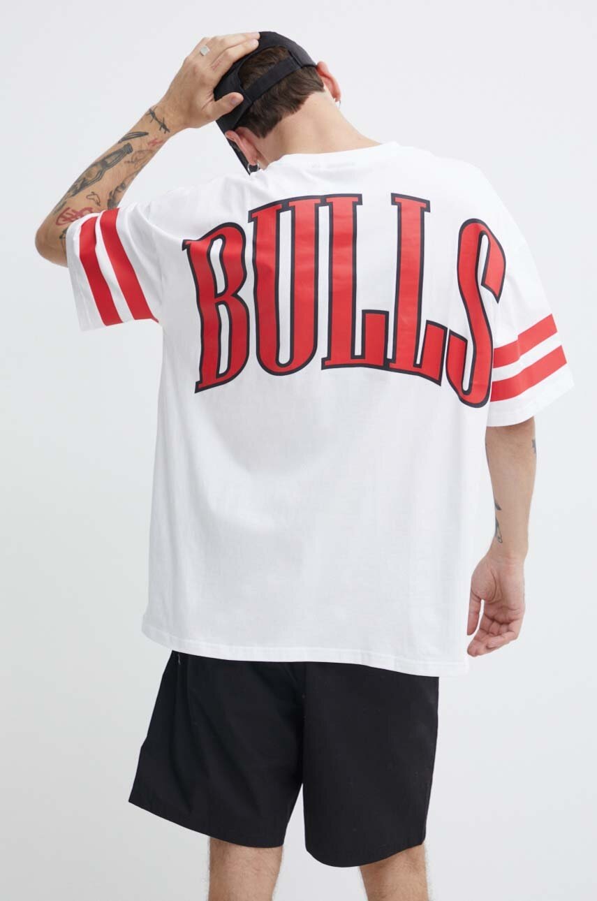 

Памучна тениска New Era в бяло с принт CHICAGO BULLS, Бял