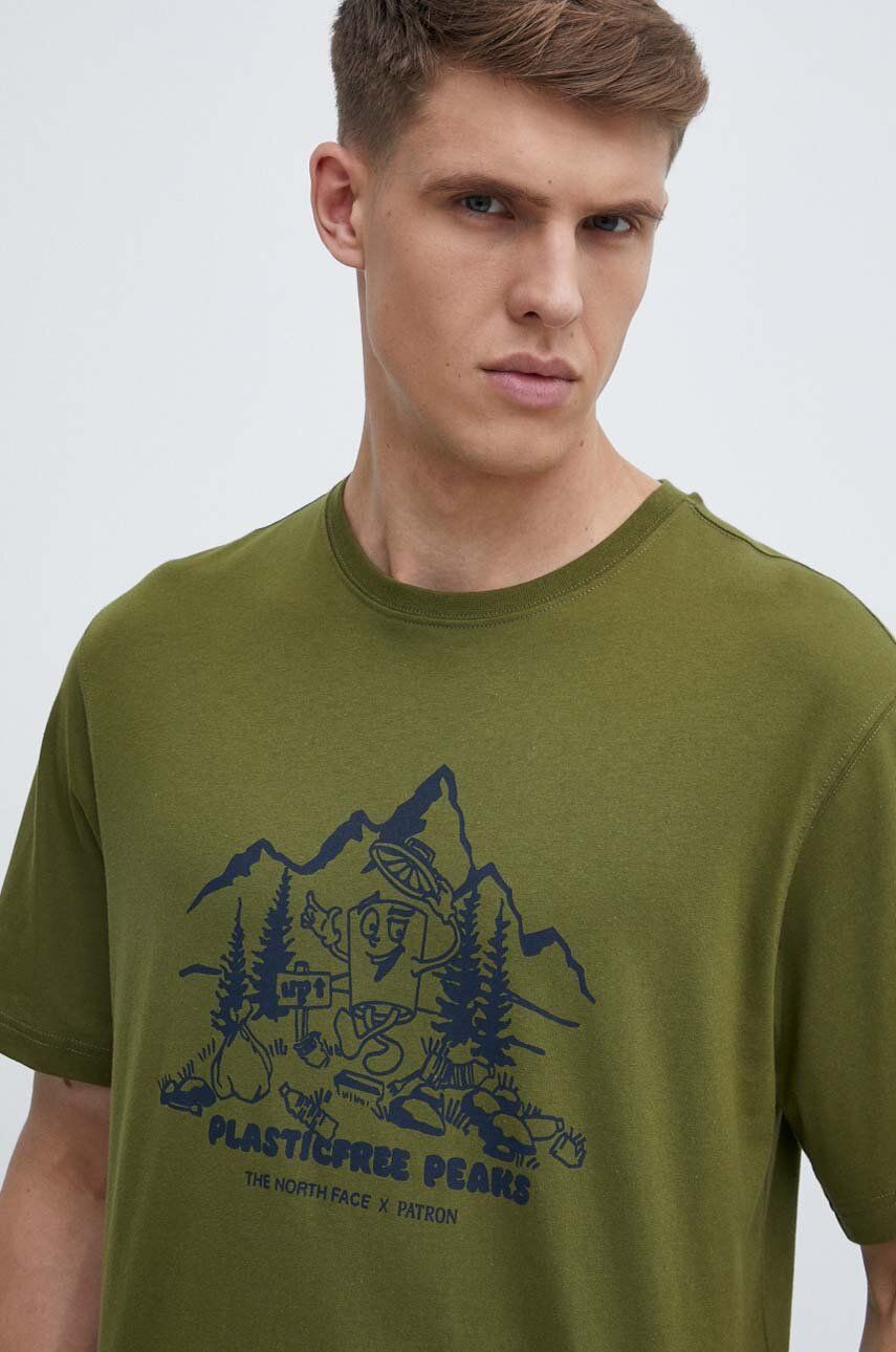The North Face tricou din bumbac barbati, culoarea verde, cu imprimeu, NF0A87DXPIB1