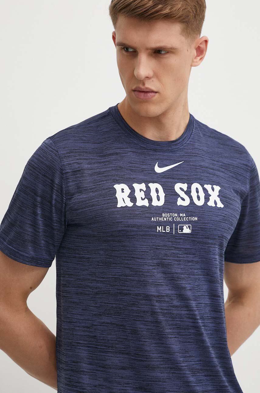 Nike tricou Boston Red Sox barbati, culoarea albastru marin, cu imprimeu