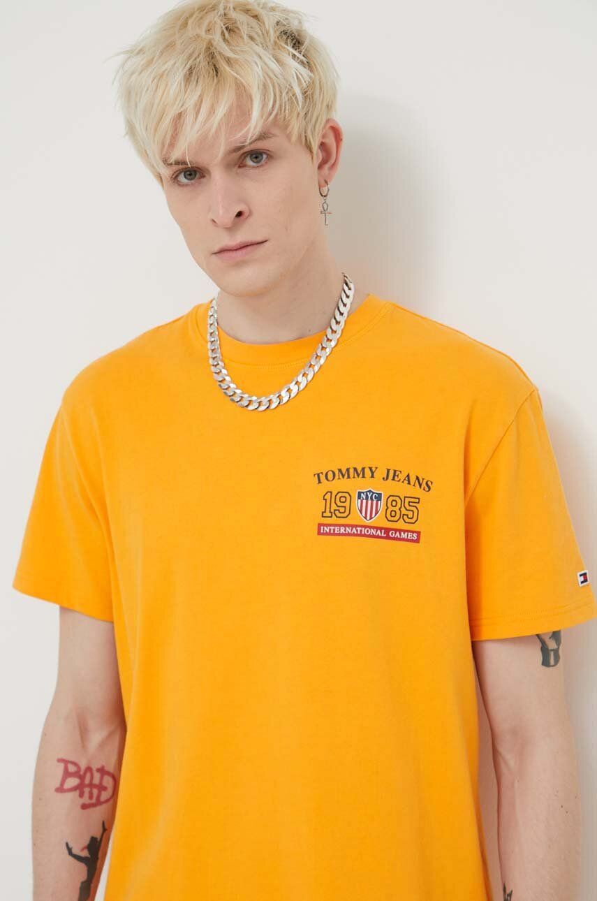 Tommy Jeans tricou din bumbac Archive Games barbati, culoarea galben, cu imprimeu, DM0DM19545