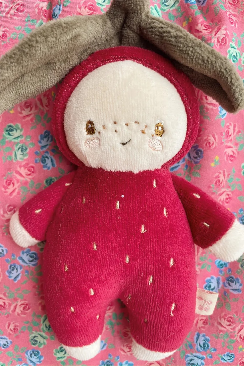 Konges Sløjd jucărie de pluș MINI TOYS FRAISE KS102581 Konges Sløjd jucărie de pluș MINI TOYS FRAISE KS102581