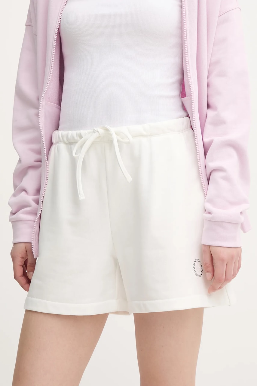 Levně Kraťasy United Colors of Benetton dámské, bílá barva, high waist, 31NB3900Q