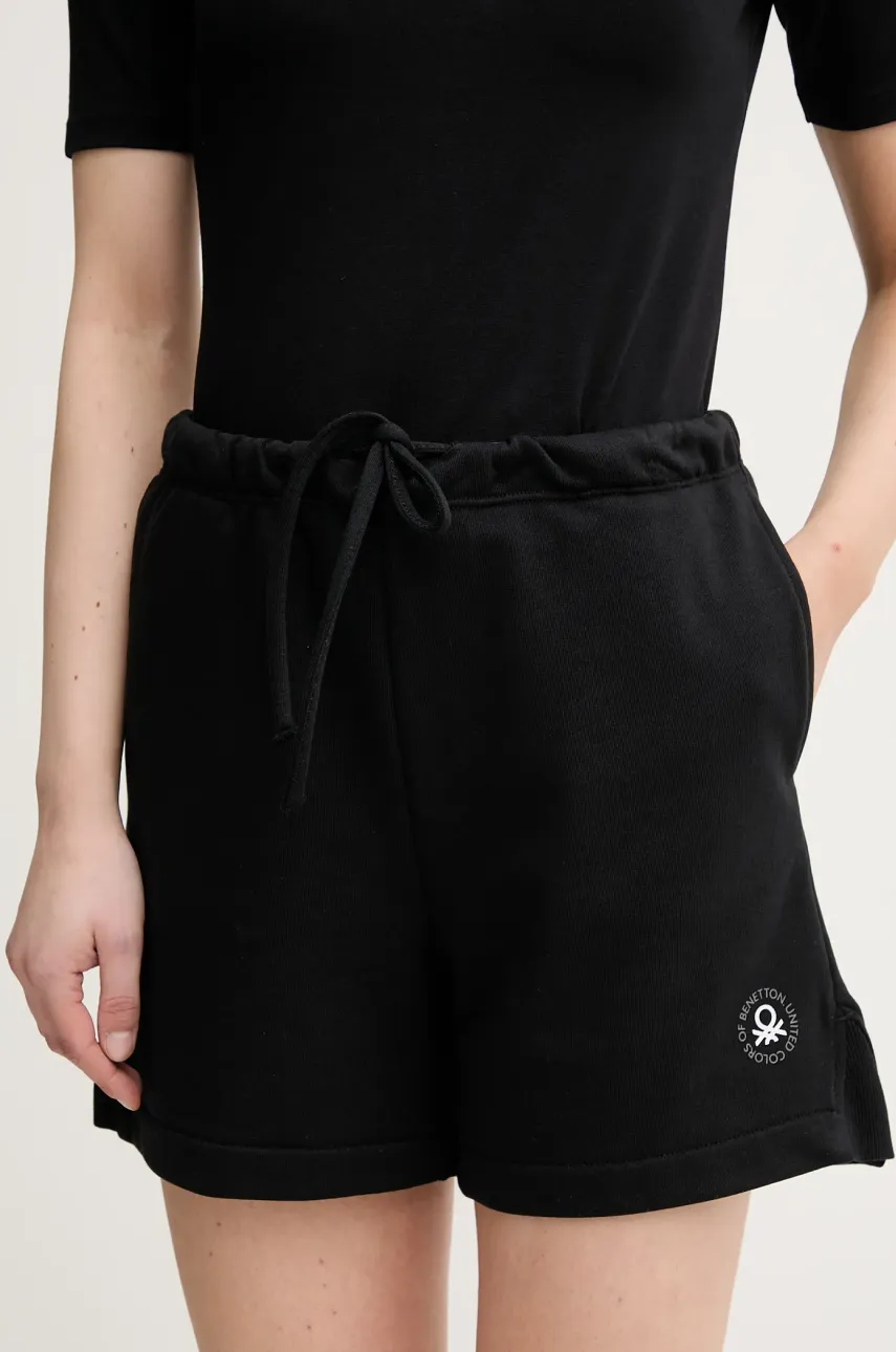 United Colors of Benetton pantaloni scurți culoarea negru, uni, high waist, 31NB3900Q