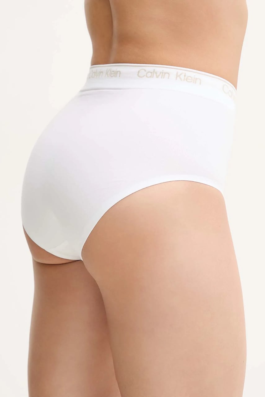 Трусы Calvin Klein Underwear цвет белый LV00QF8282 Трусы Calvin Klein Underwear цвет белый LV00QF8282