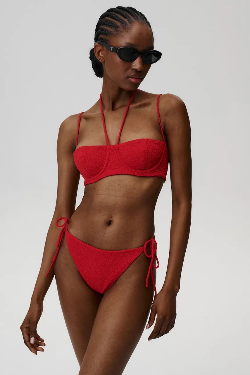 Undress Code sutien de baie Off Duty Bikini Top culoarea rosu, cupa usor rigidizata, 926 Undress Code sutien de baie Off Duty Bikini Top culoarea rosu, cupa usor rigidizata, 926
