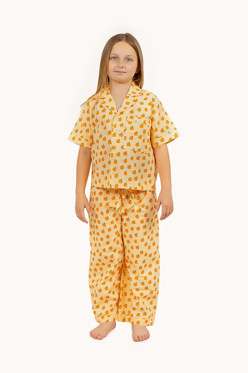 Tinycottons pijamale de bumbac pentru copii APPLES SET culoarea galben, modelator, SS25-349 Tinycottons pijamale de bumbac pentru copii APPLES SET culoarea galben, modelator, SS25-349