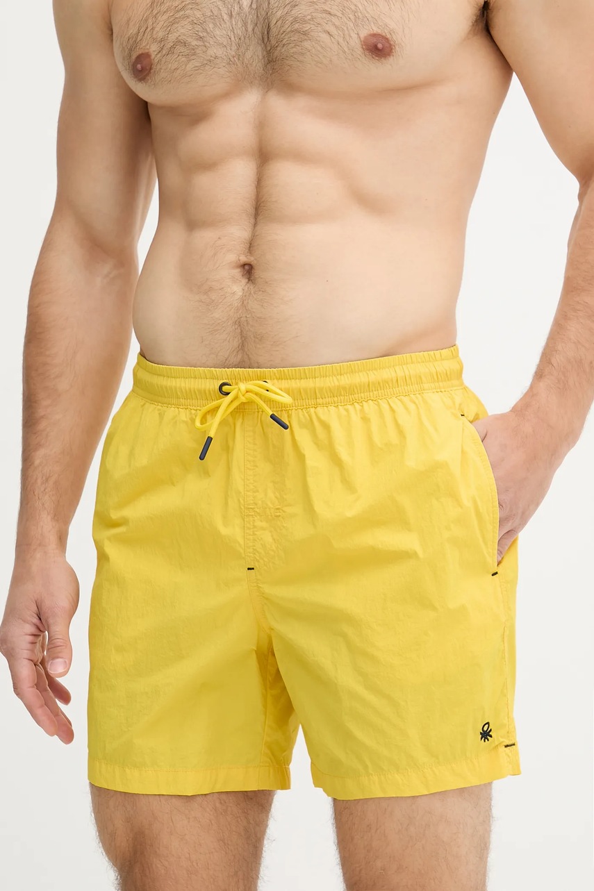 Купальные шорты United Colors of Benetton цвет жёлтый 5YLF6X00V