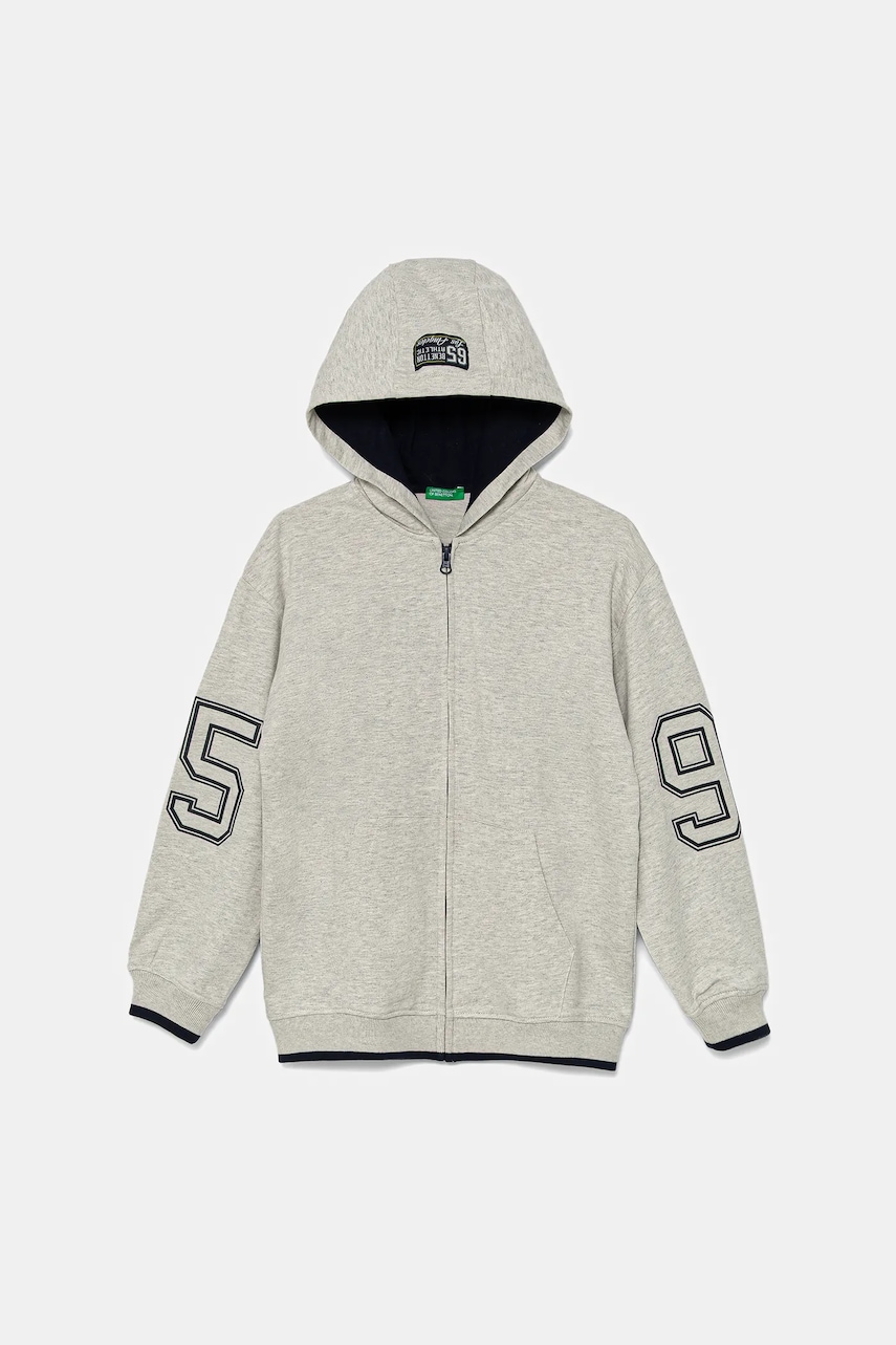 United Colors of Benetton hanorac de bumbac pentru copii culoarea gri, cu glugă, cu imprimeu, 3BC1C504U