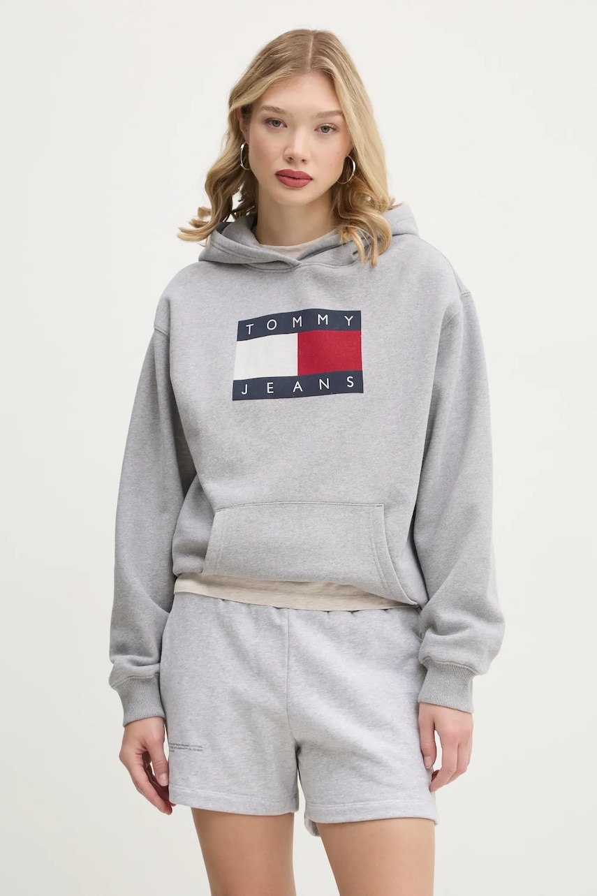 Tommy Jeans bluza femei, culoarea gri, cu glugă, cu imprimeu, DW0DW19407 Tommy Jeans bluza femei, culoarea gri, cu glugă, cu imprimeu, DW0DW19407