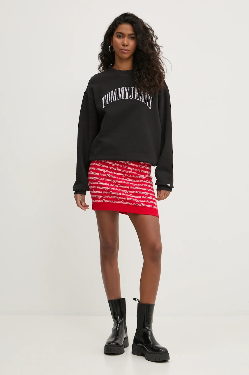 Кофта Tommy Jeans женская цвет чёрный с аппликацией DW0DW20172 Кофта Tommy Jeans женская цвет чёрный с аппликацией DW0DW20172