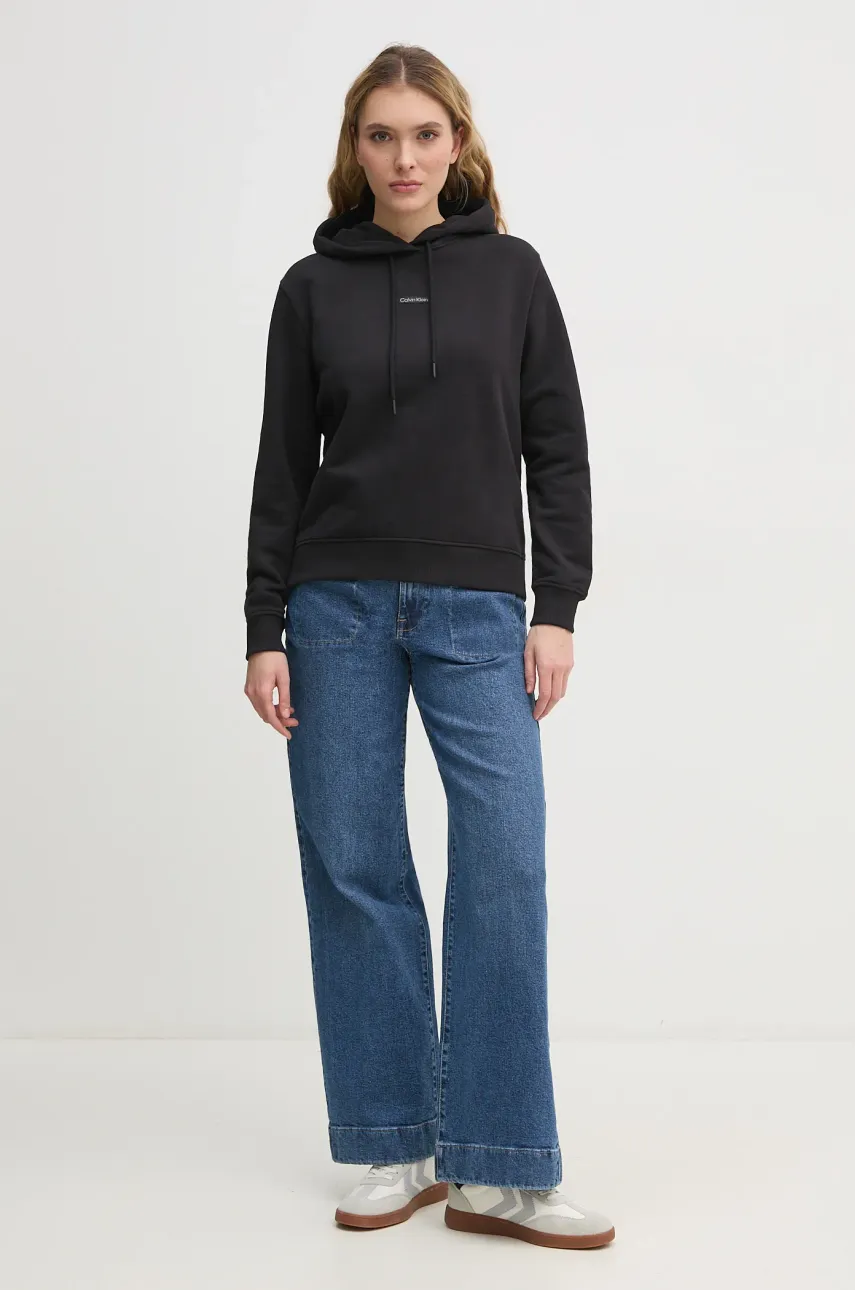 Хлопковая кофта Calvin Klein Jeans женская цвет чёрный с капюшоном с аппликацией J20J225364 Хлопковая кофта Calvin Klein Jeans женская цвет чёрный с капюшоном с аппликацией J20J225364