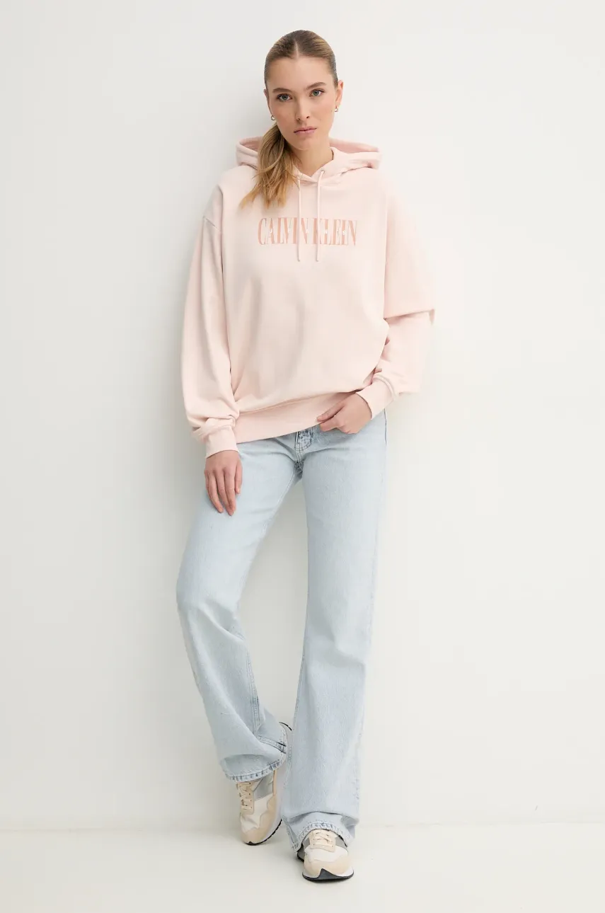 Хлопковая кофта Calvin Klein Jeans женская цвет розовый с капюшоном с принтом J20J225579 Хлопковая кофта Calvin Klein Jeans женская цвет розовый с капюшоном с принтом J20J225579