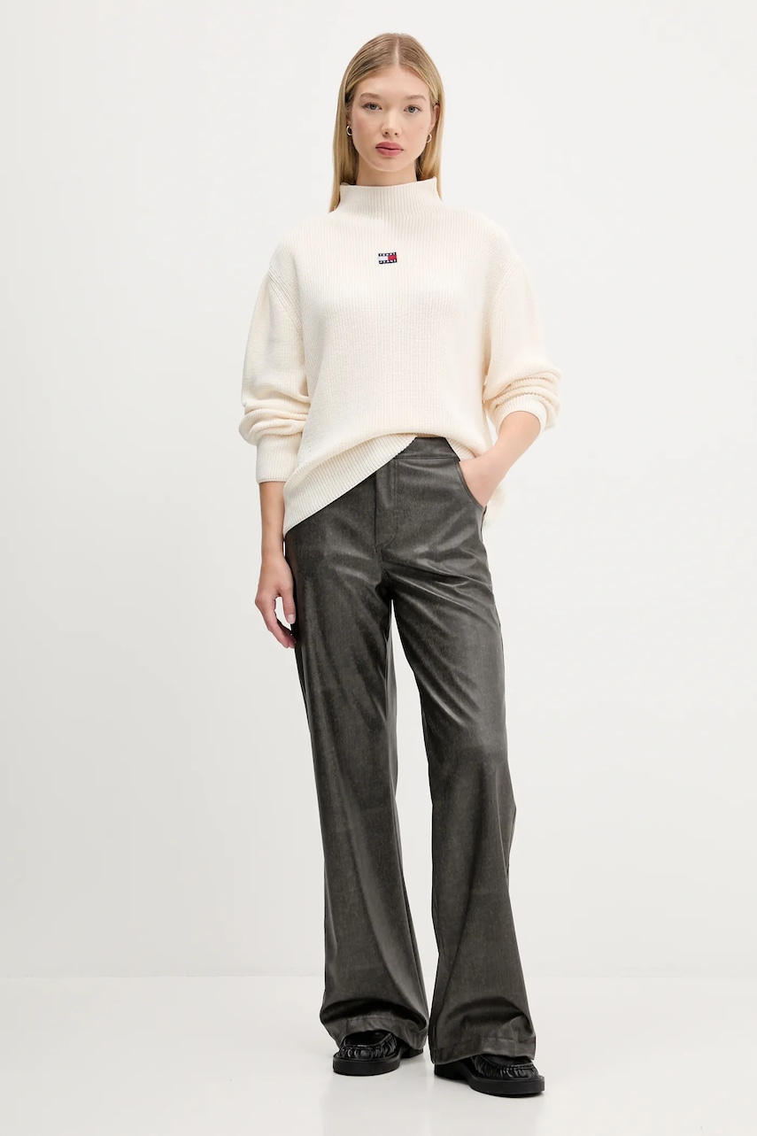 Хлопковый свитер Tommy Jeans цвет бежевый с полугольфом DW0DW21676 Хлопковый свитер Tommy Jeans цвет бежевый с полугольфом DW0DW21676