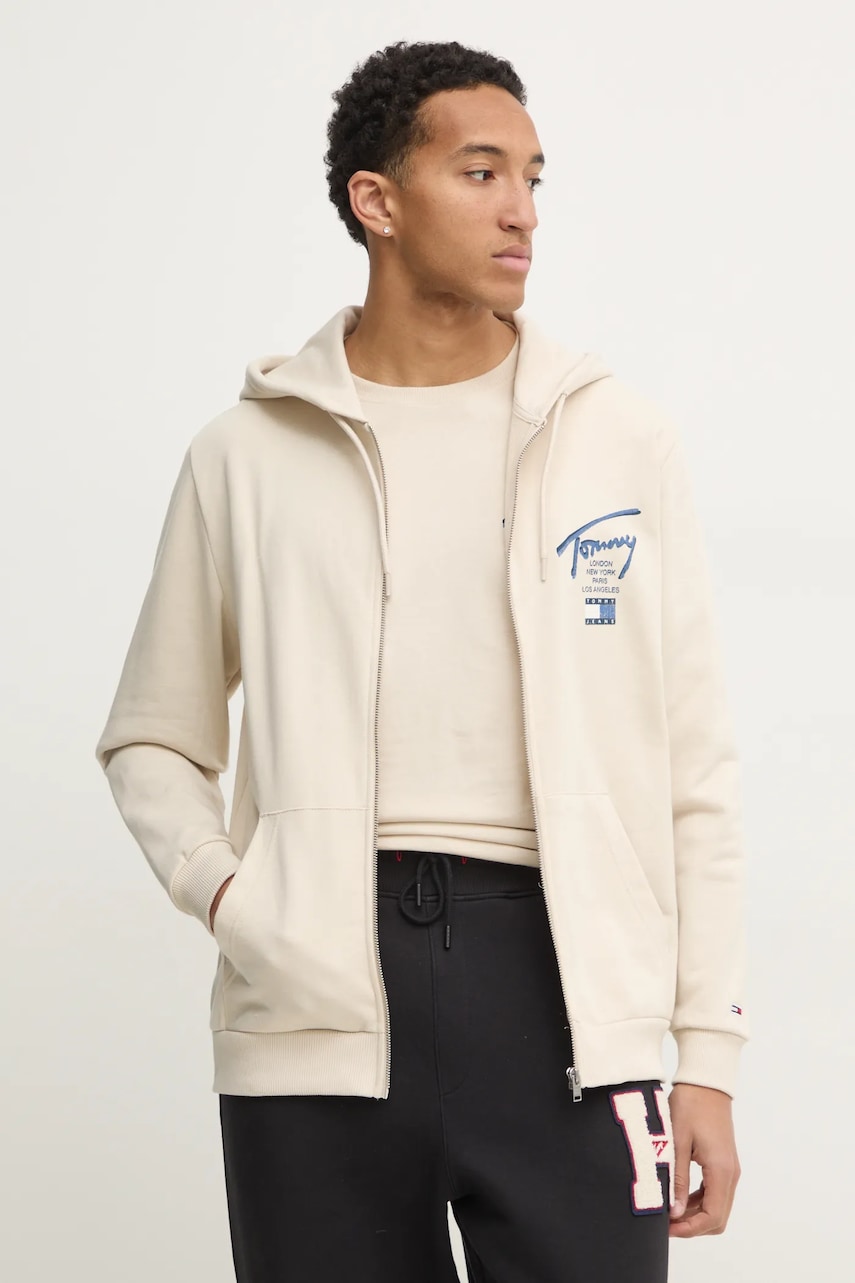 Tommy Jeans hanorac de bumbac bărbați, culoarea bej, cu glugă, cu imprimeu, DM0DM21101 Tommy Jeans hanorac de bumbac bărbați, culoarea bej, cu glugă, cu imprimeu, DM0DM21101