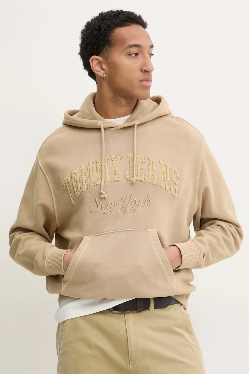 Tommy Jeans hanorac de bumbac bărbați, culoarea bej, cu glugă, cu imprimeu, DM0DM20263 Tommy Jeans hanorac de bumbac bărbați, culoarea bej, cu glugă, cu imprimeu, DM0DM20263