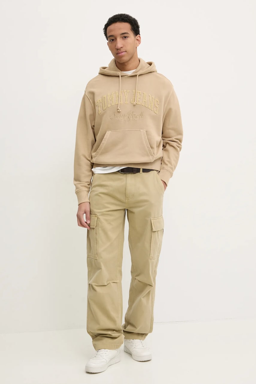 Хлопковая кофта Tommy Jeans мужская цвет бежевый с капюшоном с аппликацией DM0DM20263 Хлопковая кофта Tommy Jeans мужская цвет бежевый с капюшоном с аппликацией DM0DM20263