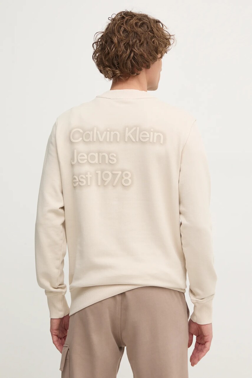 

Суичър Calvin Klein Jeans в бежово с изчистен дизайн J30J327079, Бежов