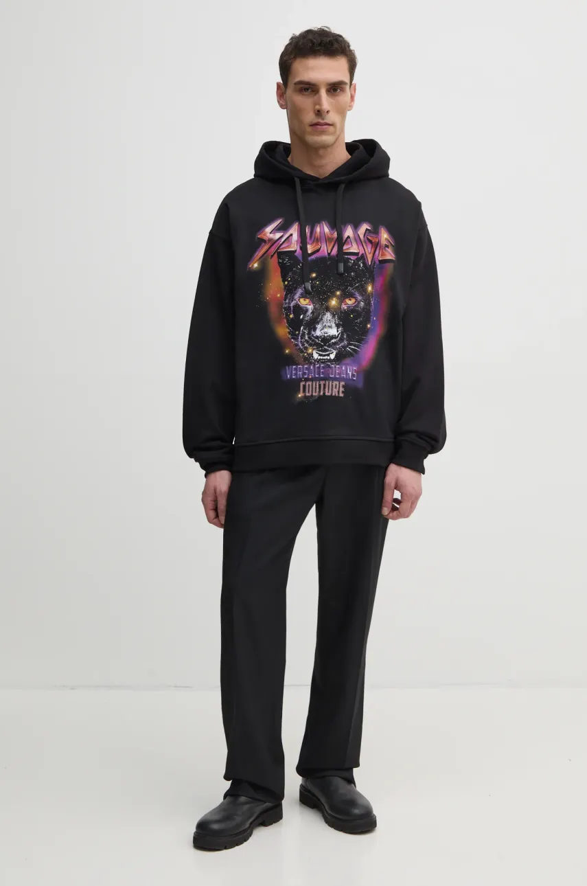 Хлопковая кофта Versace Jeans Couture мужская цвет чёрный с капюшоном с принтом 78GAIC04 CF00C Хлопковая кофта Versace Jeans Couture мужская цвет чёрный с капюшоном с принтом 78GAIC04 CF00C