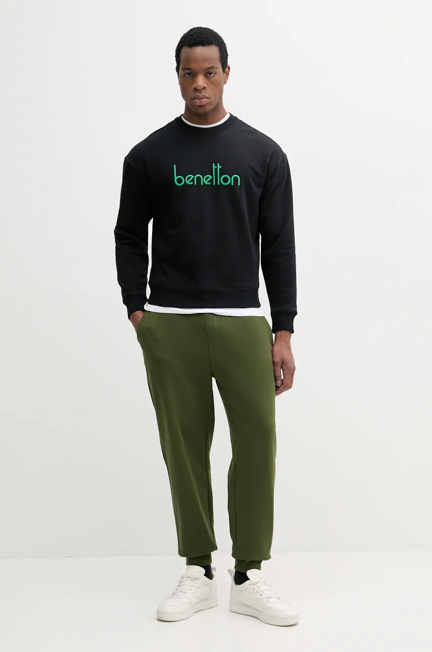 Хлопковая кофта United Colors of Benetton мужская цвет чёрный с аппликацией 3FWYU109S Хлопковая кофта United Colors of Benetton мужская цвет чёрный с аппликацией 3FWYU109S